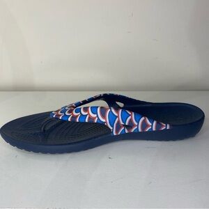 Women’s Crocs Kadee Blue Red Patterned Flip Flops Thongs Sanals Summer Comfort 9
